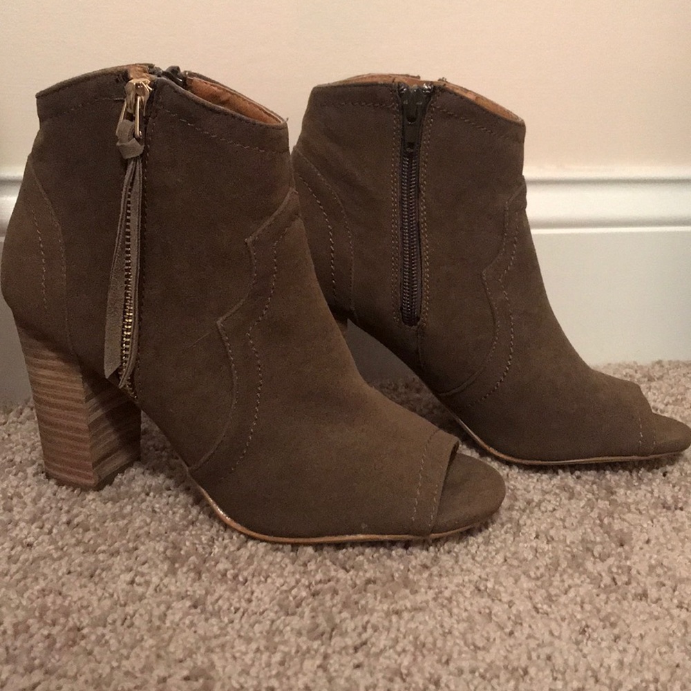 Open Toe XOXO bootie 7 M